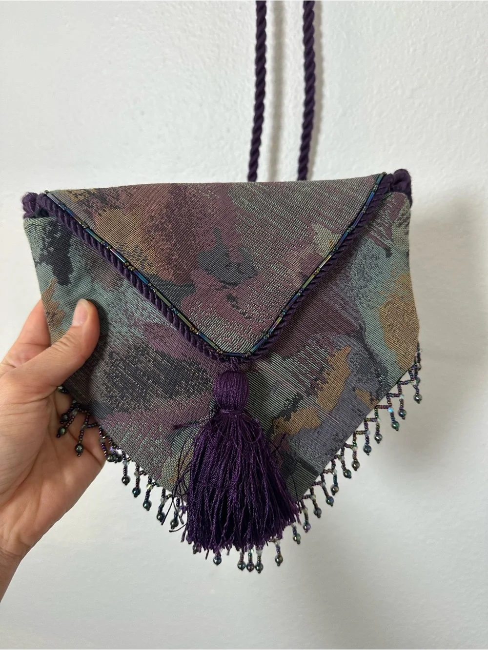 Vintage 80’s Woven Envelope Crossbody Carpet Bag in Multicolor Fringe Beaded